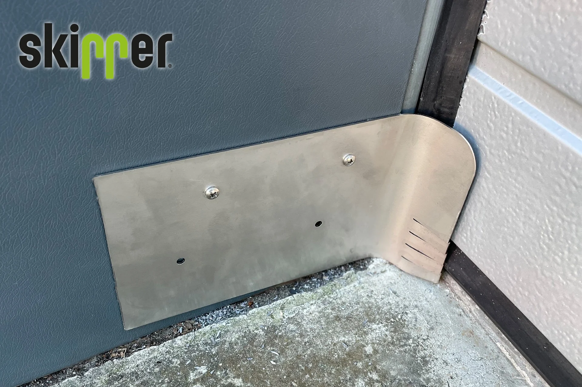 Paraspifferi per porta avvolgibile in acciaio inox 304 con 2 staffe a parete – Skipper - immagine 3