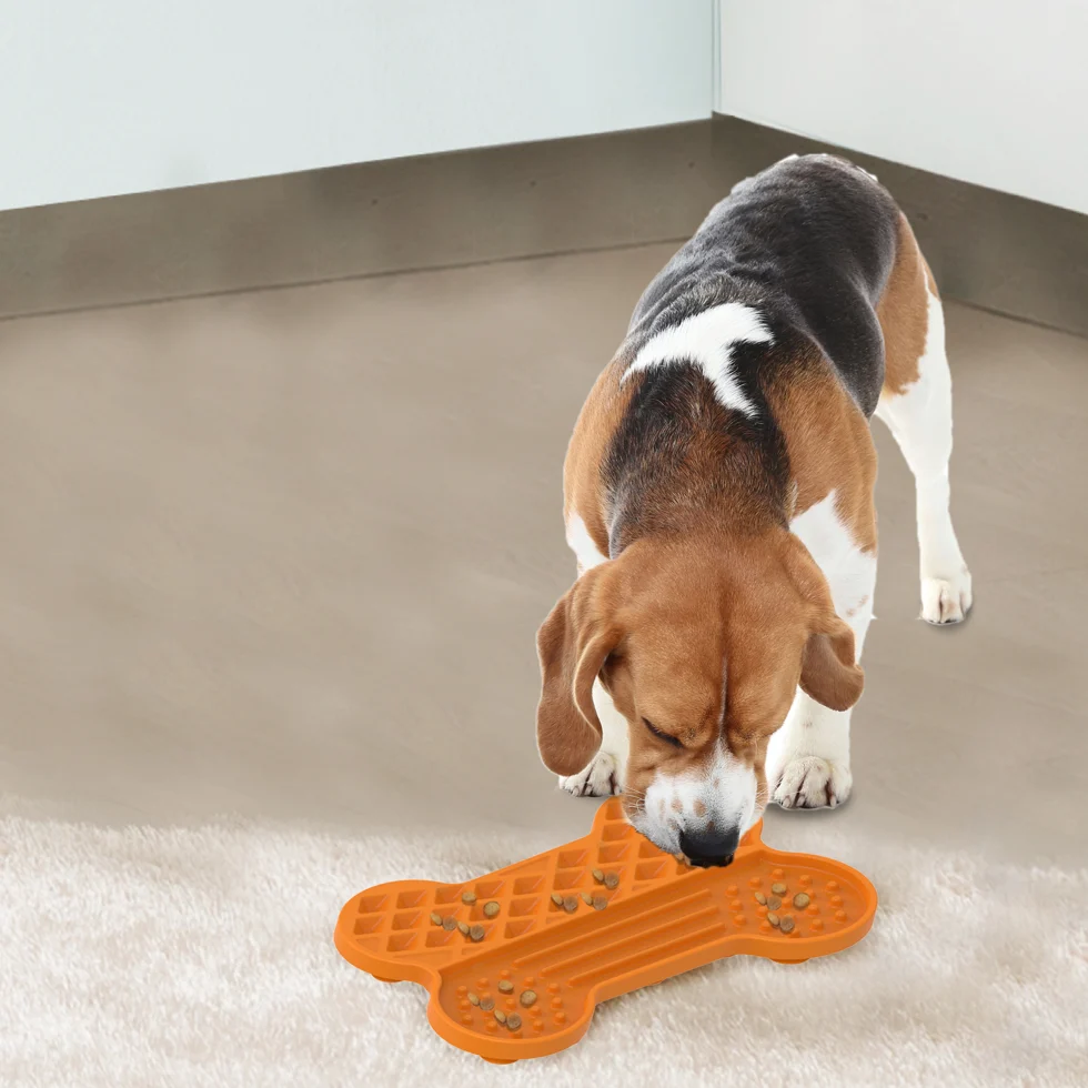 Tappetino da leccare per cani con rilievi e ventose, 28 x 19 cm – AFP Bone Appetit - Tasty Bone Lick Mat L - immagine 4