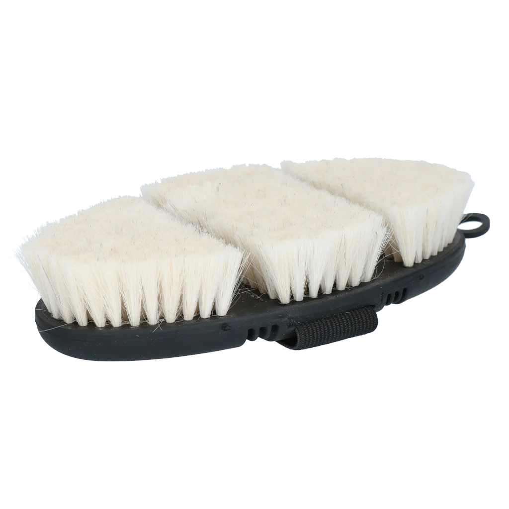 Spazzola morbida per cavalli con setole di capra e parte superiore flessibile – Excellent Horse Flexi Brush Shine - immagine 4