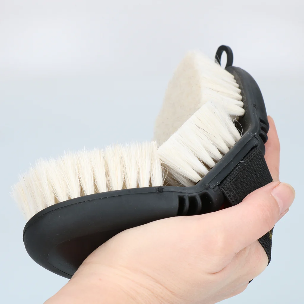 Spazzola morbida per cavalli con setole di capra e parte superiore flessibile – Excellent Horse Flexi Brush Shine - immagine 6