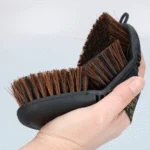 Spazzola morbida per cavalli per polvere e sabbia, con parte superiore flessibile – Excellent Horse Flexi Brush Soft - immagine 6