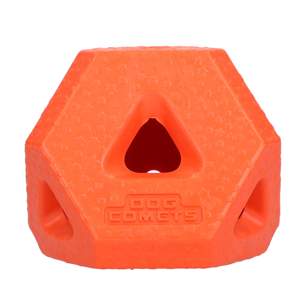 Cubo porta snack in gomma TPR per snack e bastoncini da masticare, arancione – Dog Comets Treat Lock Cube - immagine 1