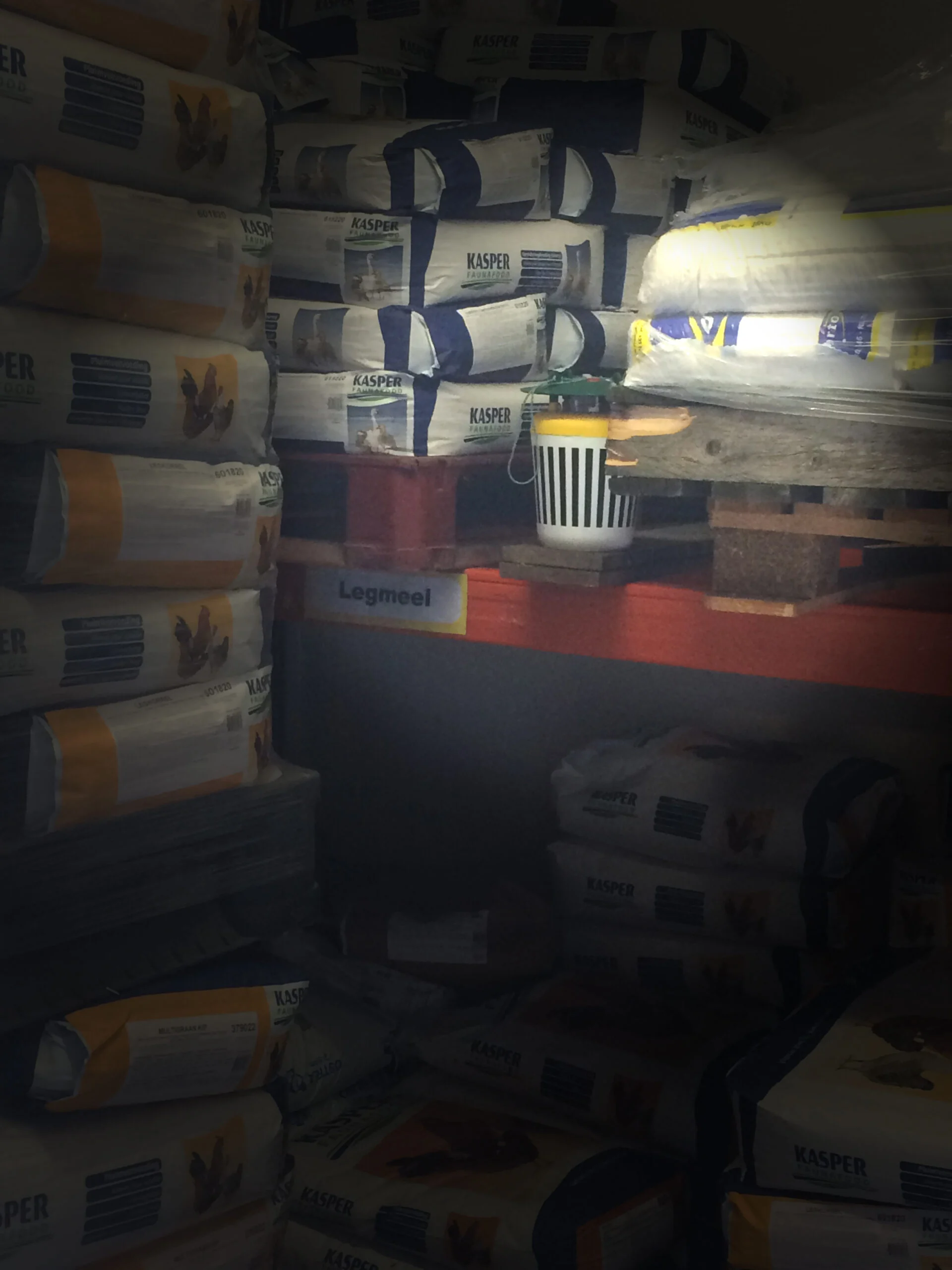 Trappola per tarme degli alimenti a strisce nere, senza feromone e piastra collante – Agrisense Black Stripe - immagine 2
