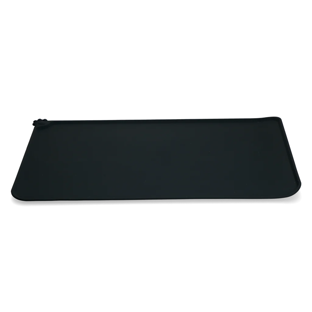 Tappetino in silicone per ciotole con bordo rialzato, S 30 x 48 cm, grigio – Eat Slow Live Longer Spill Mat - immagine 3