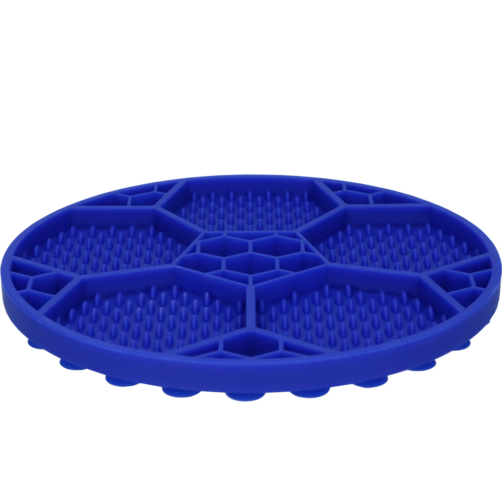 Tappetino da leccare per cani con motivo a pallone e ventose, Ø 22 cm, blu – Eat Slow Live Longer Lick Mat Soccer Ball - immagine 3