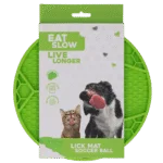 Tappetino da leccare per cani con motivo a pallone da calcio e ventose, Ø 22 cm, verde – Eat Slow Live Longer Lick Mat Soccer Ball