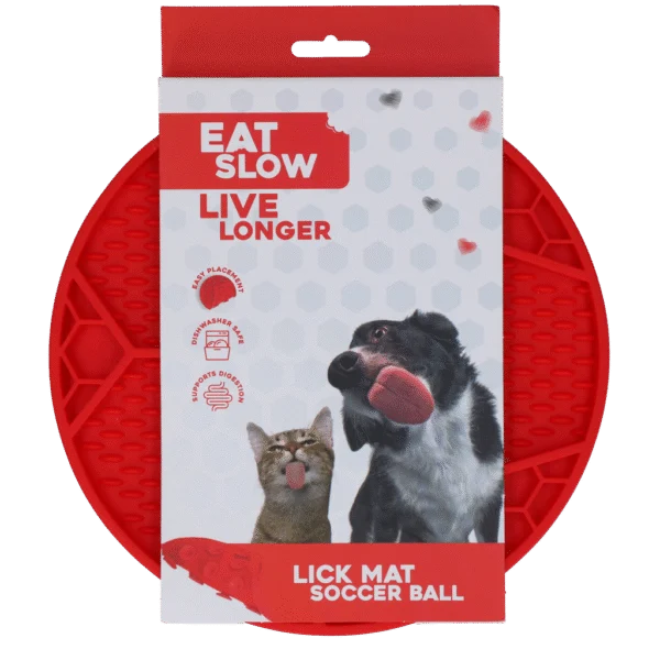 Tappetino da leccare per cani con motivo a pallone da calcio e ventose, Ø 22 cm, rosso – Eat Slow Live Longer Lick Mat Soccer Ball