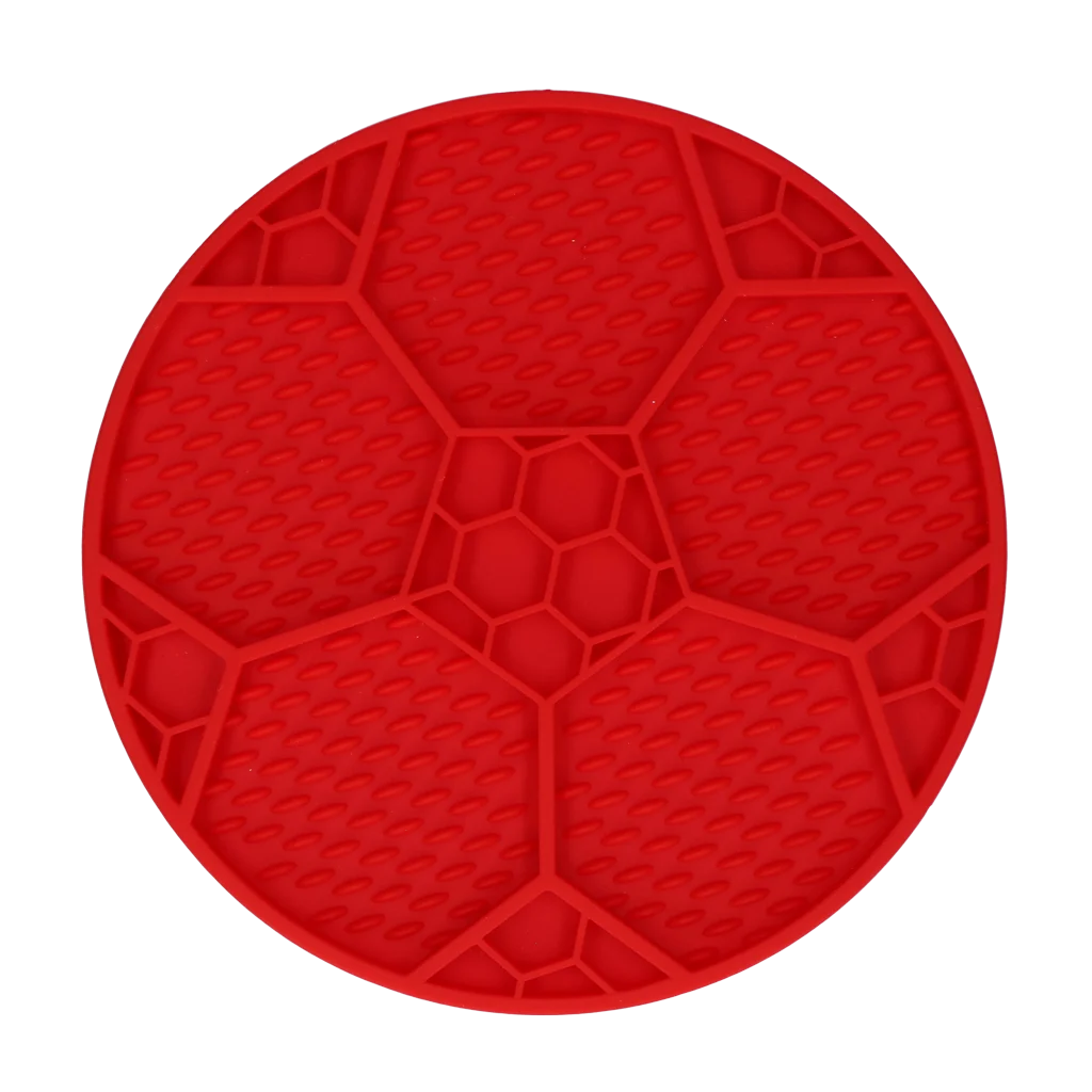 Tappetino da leccare per cani con motivo a pallone da calcio e ventose, Ø 22 cm, rosso – Eat Slow Live Longer Lick Mat Soccer Ball - immagine 2