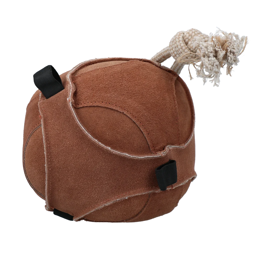 Palla gioco per cavalli in pelle scamosciata con anelli per snack, marrone – Excellent Horse Fun Play Ball Suede - immagine 1