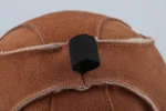 Palla gioco per cavalli in pelle scamosciata con anelli per snack, marrone – Excellent Horse Fun Play Ball Suede - immagine 3