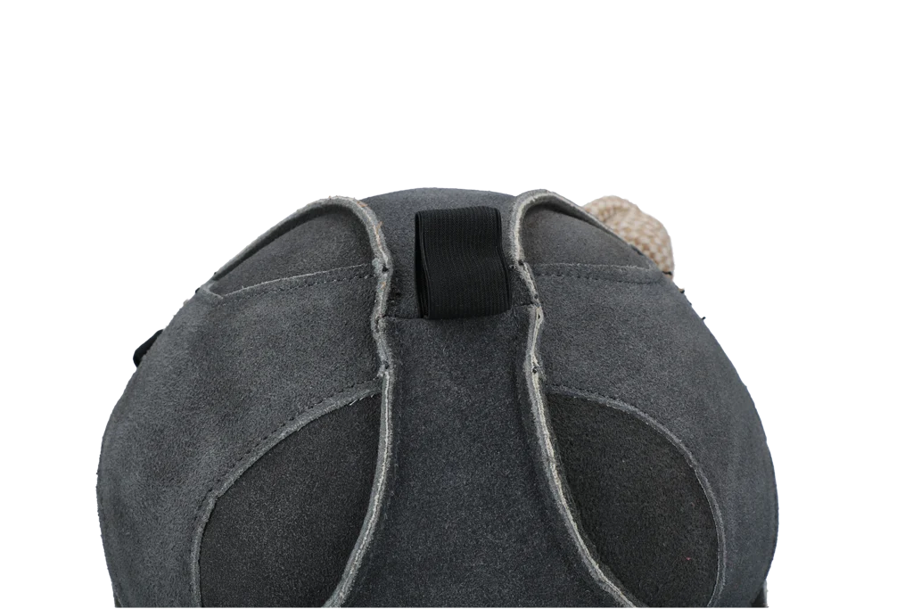 Palla da gioco per cavalli in camoscio con passanti elastici, grigia – Excellent Horse Fun Play Ball - immagine 2