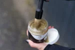 Smalto glitterato dorato per zoccoli, 150 ml – Excellent Horse Hi Gloss Glitter Hoof Polish - immagine 3