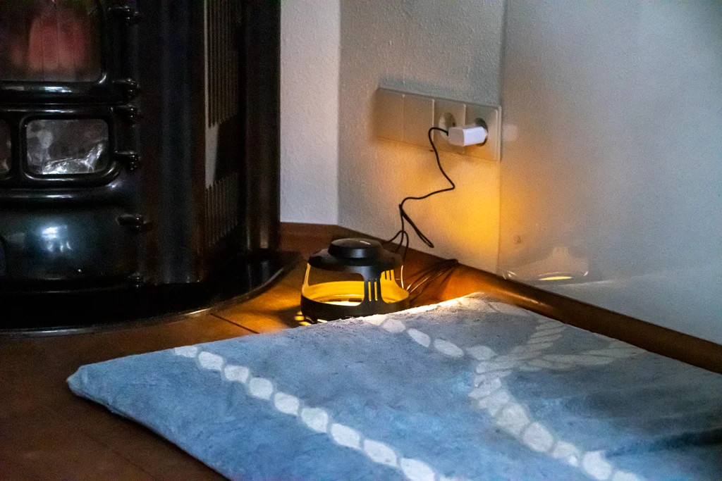 Trappola per insetti con luce calda e blu, 5 piastre collanti – Knock Pest - immagine 3