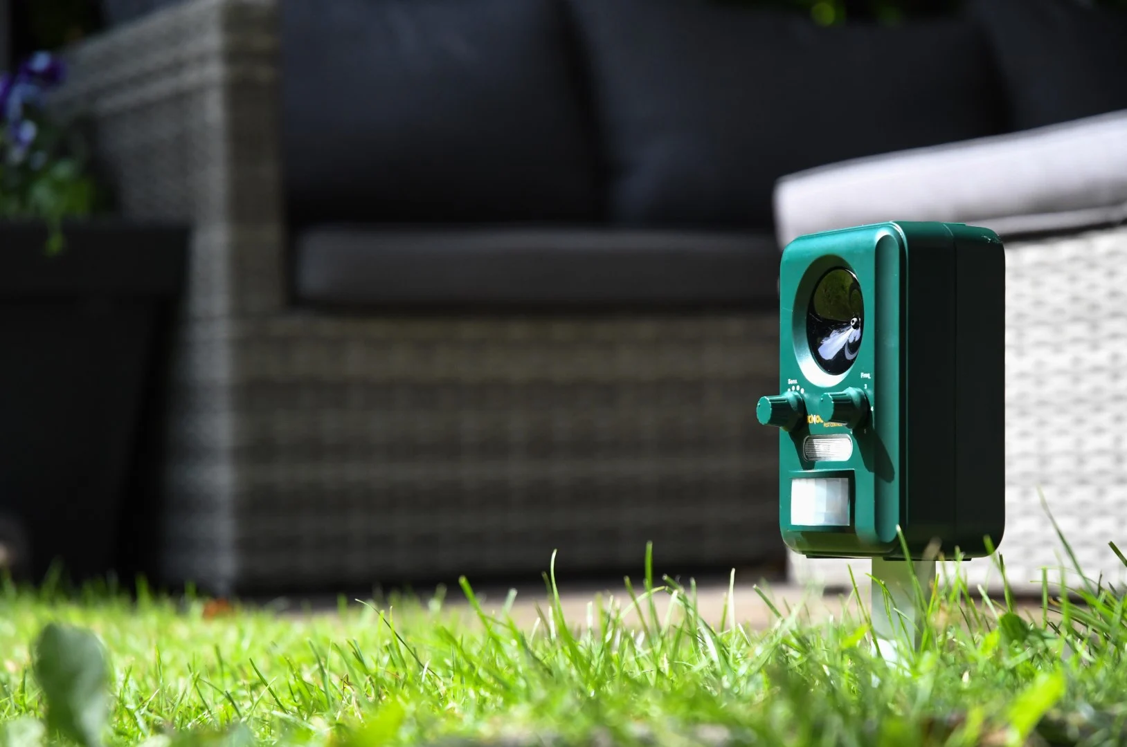 Dissuasore per animali a energia solare con rilevatore di movimento e flash – Knock Pest Solar Animal Repeller - immagine 5
