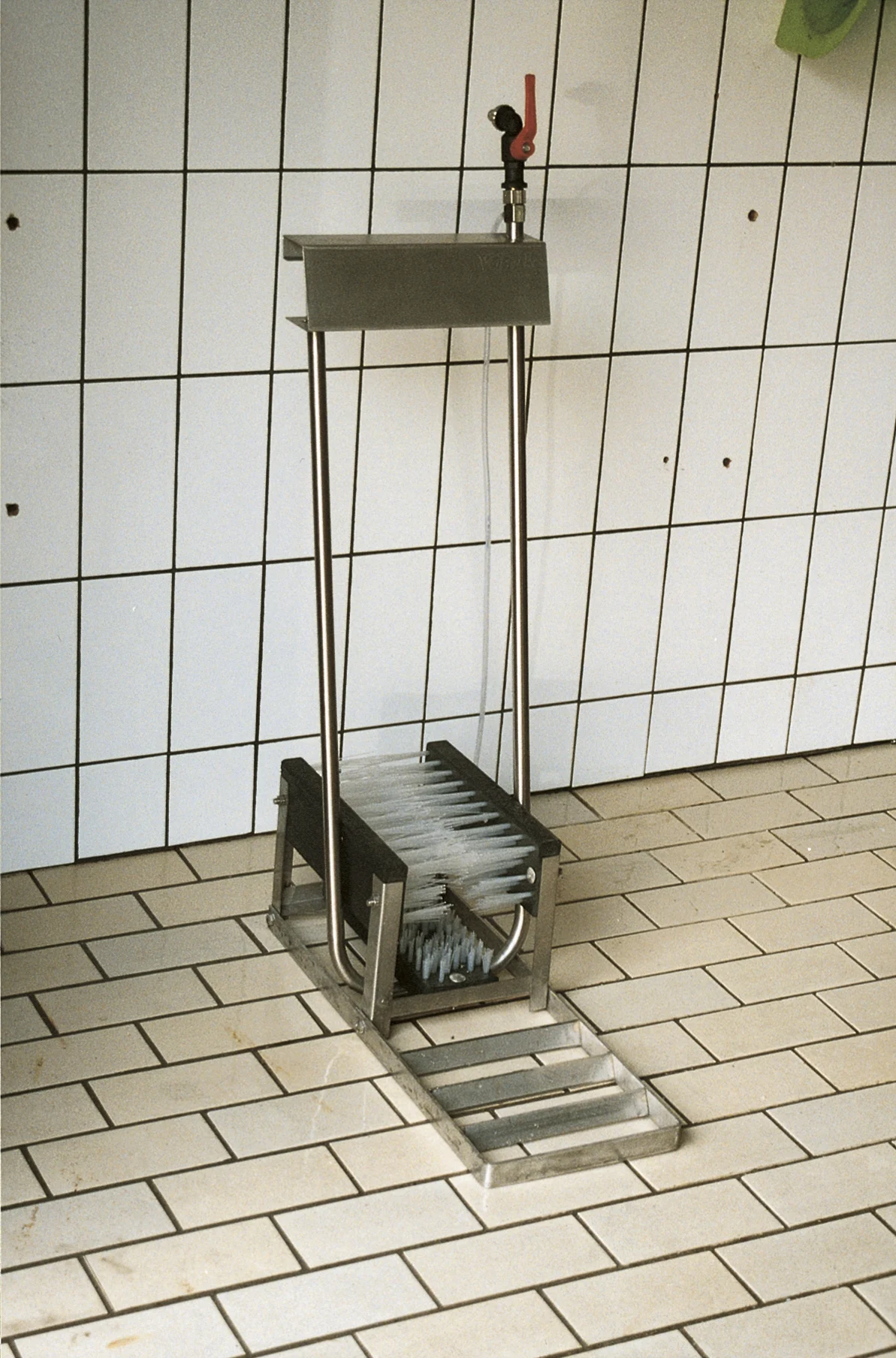 Puliscistivali in acciaio inox con 3 spazzole, modello basso – Vink - immagine 2