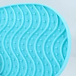 Tappetino da leccare per gatti a forma di pesce con 2 ventose, 23 x 13 cm – Pawise Lick It - immagine 4