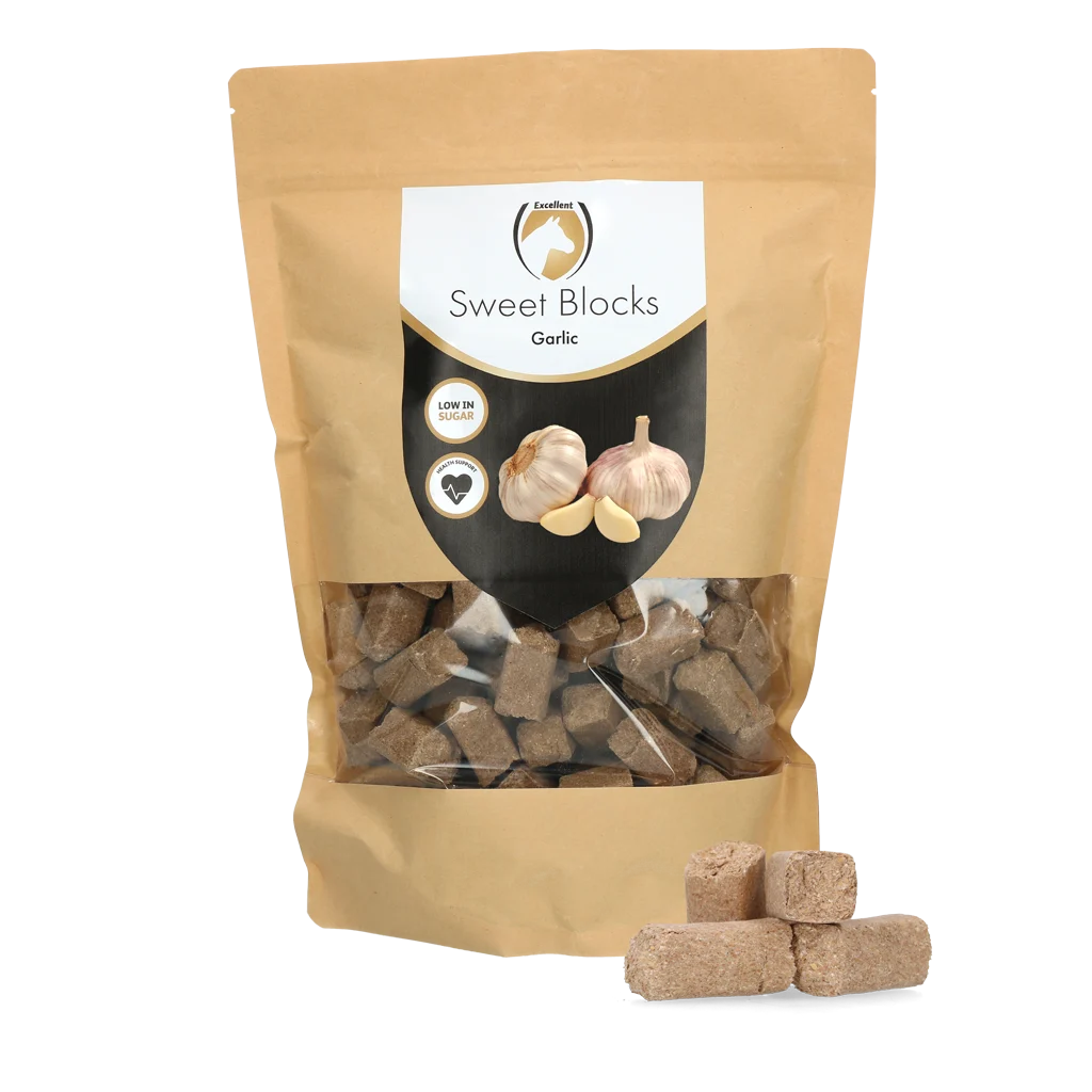 Premi per cavalli all’aglio, a basso contenuto di zuccheri, 1 kg – Excellent Horse Sweet Blocks - immagine 1