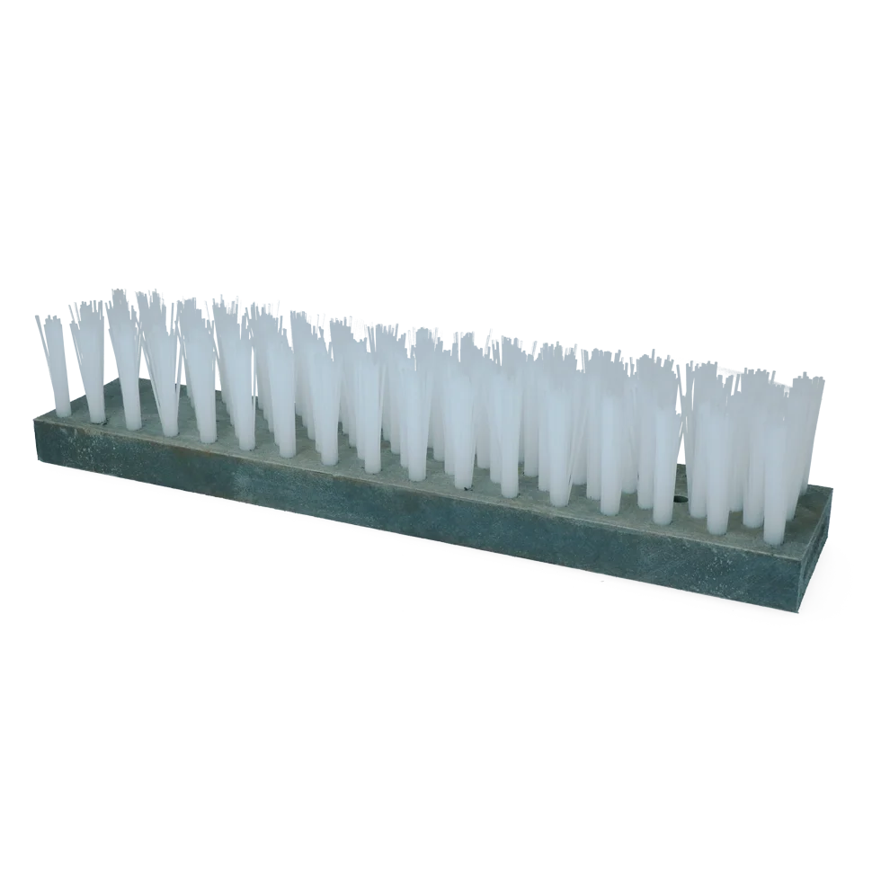 Spazzola per bovini in nylon con 2 fori – Vink - immagine 1