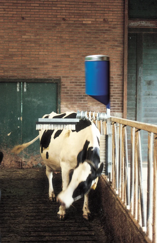 Spazzola per bovini con dispositivo per la cura della pelle – Vink - immagine 1