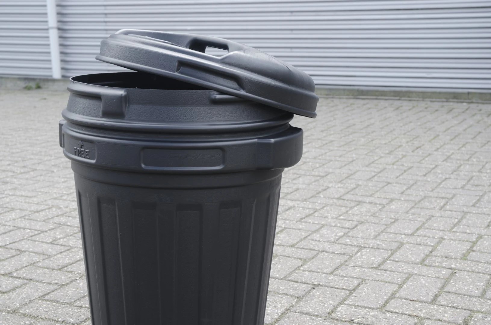 Bidone per mangime con chiusura a vite, 70 l, Nero - immagine 2