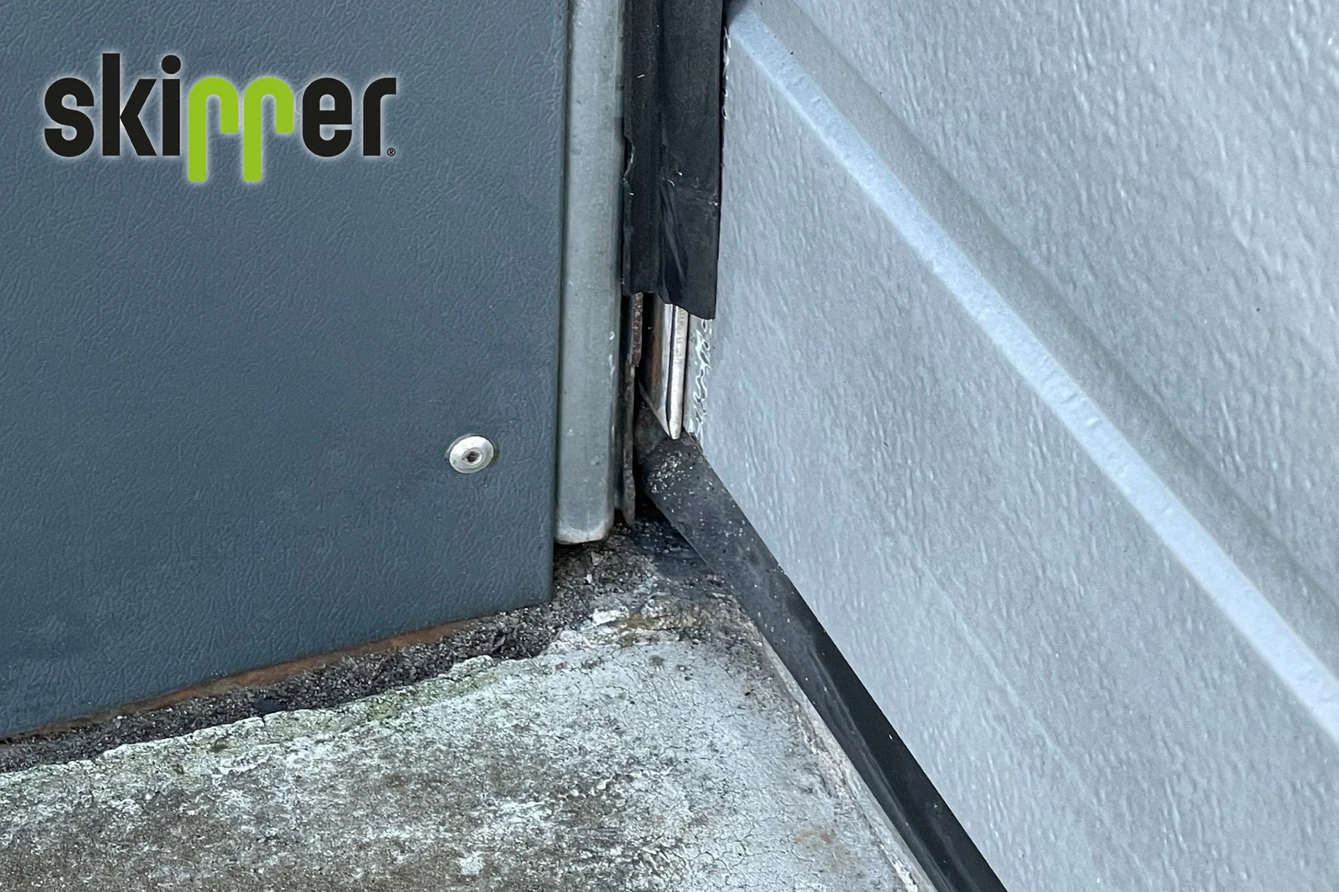 Paraspifferi per porta avvolgibile in acciaio inox 304 con 2 staffe a parete – Skipper - immagine 2